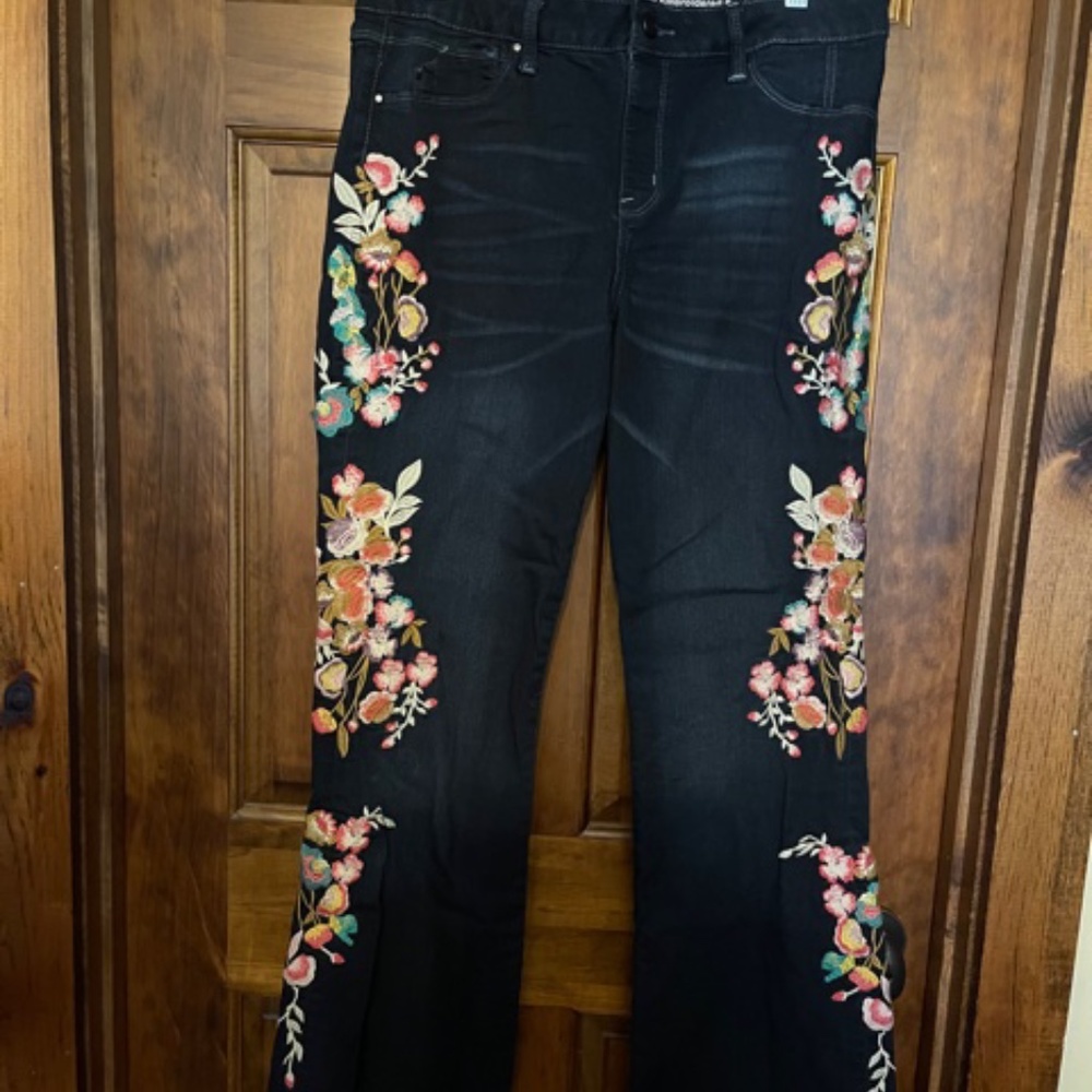 Laurie Felt Vital  Stretch Embroidered Boot Cut Jeans Large, 12-14